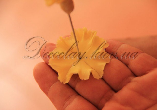 Лепим красивую  правдоподобную гвоздику