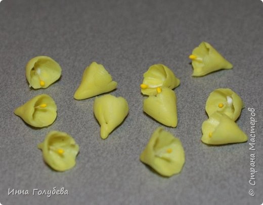 Нежный цветок из холодного фарфора