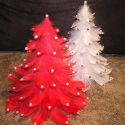 ​Ёлочка из перьев