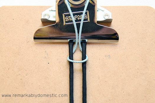 Браслет из шнурков