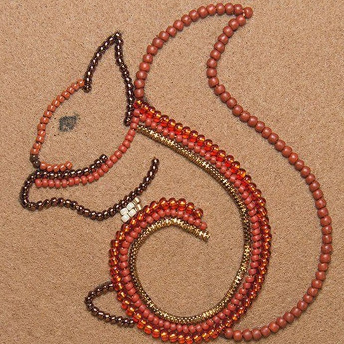 Брошка-белочка