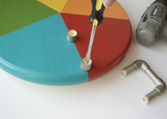 Деревянная подставка-карусель под книги