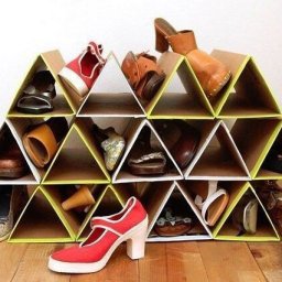 ​Простая подставка под обувь из кapтона