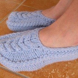 Вязаные тапочки с узором-колоском