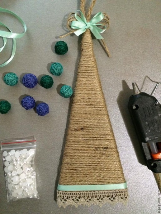 Ёлочка на ёлочку Ёлочка на ёлочку