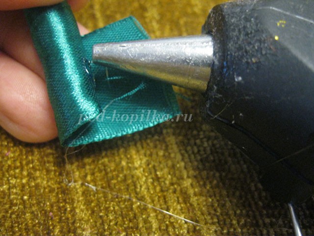 Розы из атласных лент: мастер-класс