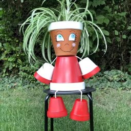 Человечек-клумба из горшков для дачного участка