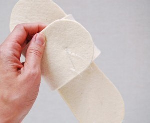 Гостевые тапочки из войлока Гостевые тапочки из войлока