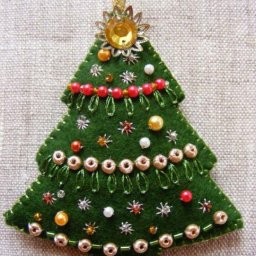 ​Идеи вышитых ёлочек из фетра