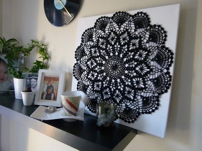 Ажурная вязанная салфетка