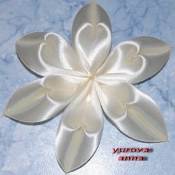 Листочки с сердечками в технике канзаши