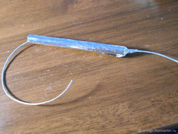 Миниатюрная свеча с подсвечником