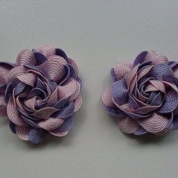 Милые цветочки из зигзагообразной тесьмы