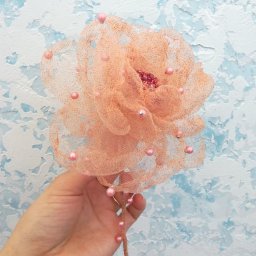 Роскошная брошь в виде нежного цветка