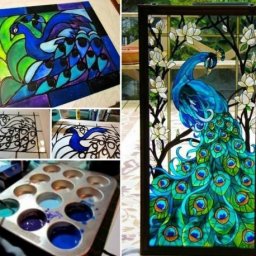 ​Живописный витраж с павлином