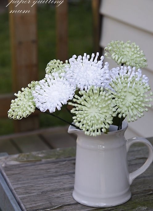 Хризантемы из полосок бумаги