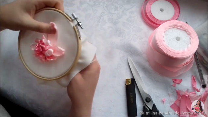 Вышивка пиона атласными лентами