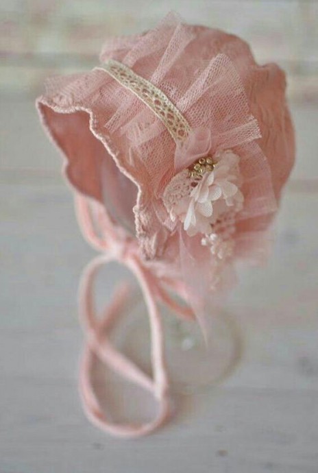 Милые детские чепчики