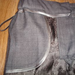 Карман в боковом шве, обработанный косой бейкой