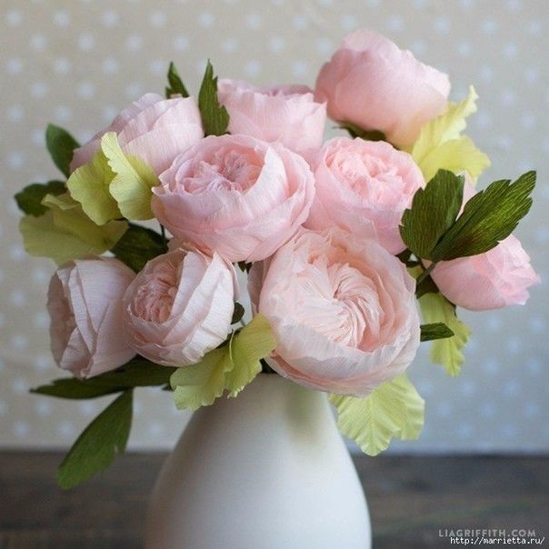 Розa из гофрированной бумаги