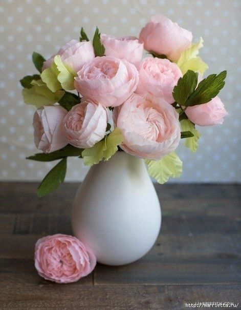 Розa из гофрированной бумаги