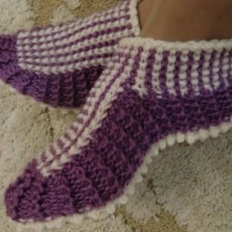 Удобные тапочки спицами без швов