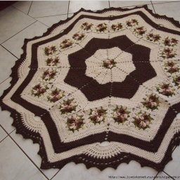 ​Вязаный коврик