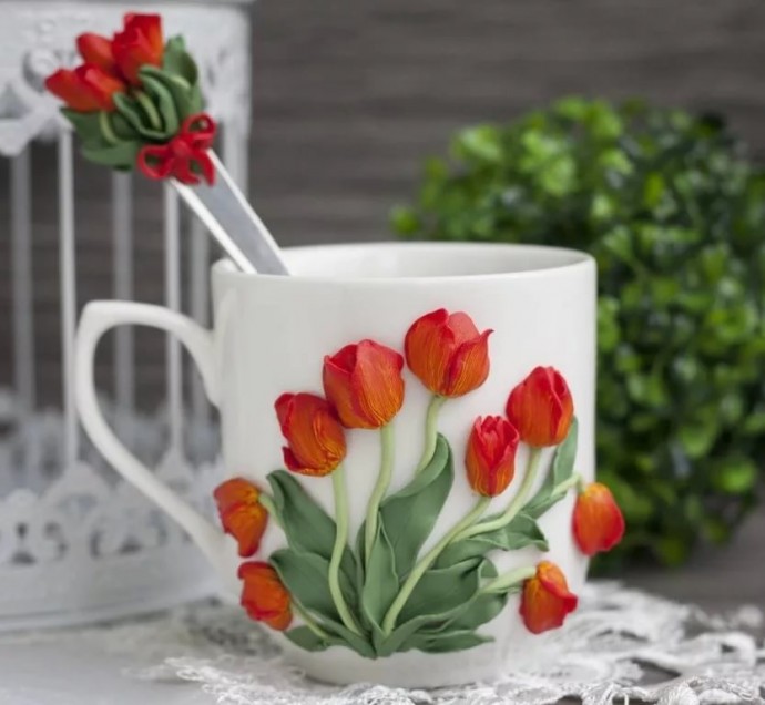 Чашка с цветами из полимерной глины: идеи и техники