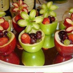 Красивые корзиночки с цветами из яблок