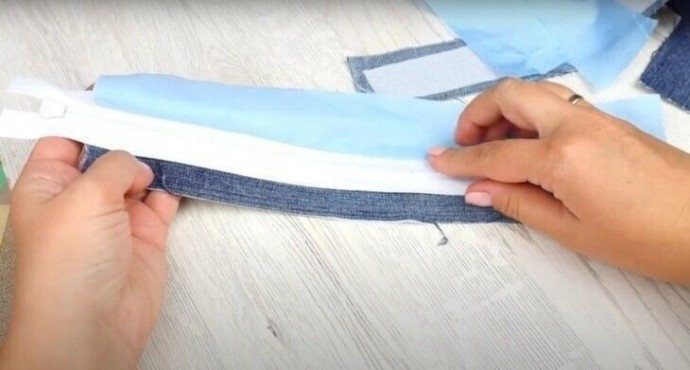 Маленькая сумочка из старых джинсов