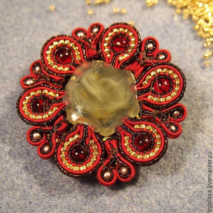 Сутажная брошь "Аленький цветочек"