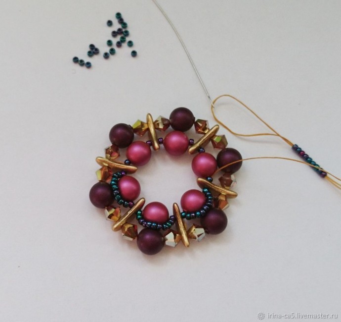 Брошь-кулон из бисера