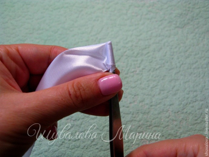 Кручёная роза из атласной ленты