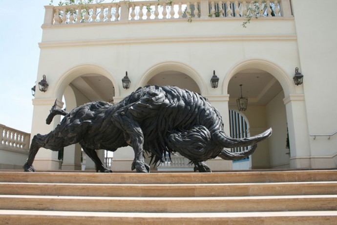 Животные из старых шин: неожиданные идеи для творчества