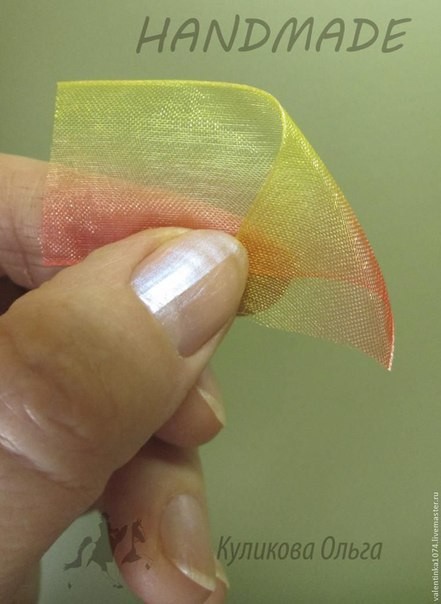 Хризантемы из тонированной капроновой ленты