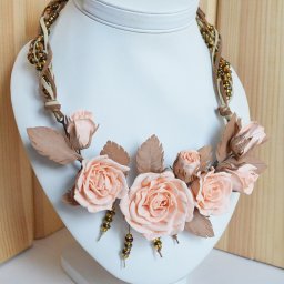 ​Идеи ярких и красочных колье к новому году