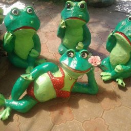 Веселые лягушата для дачи из пластиковых бутылок