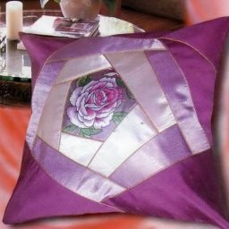 Подушка в технике пэчворк