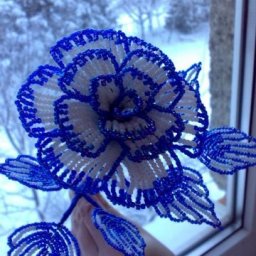 Роза из бисера и медной проволоки