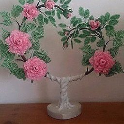 ​Розовый куст из бисера
