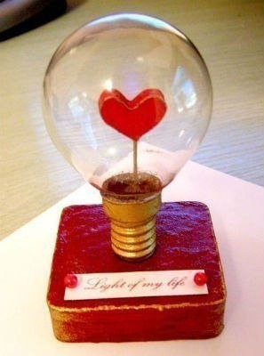 ​Сердечный сувенир из лампочки