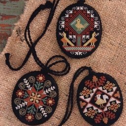 Вышитые кулоны