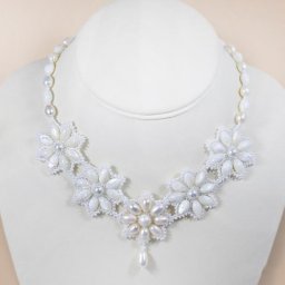 ​Колье с цветами