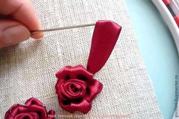 Вышивка лентами пышных роз: мастер-класс
