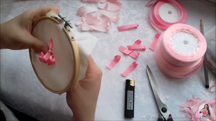 Вышивка пиона атласными лентами