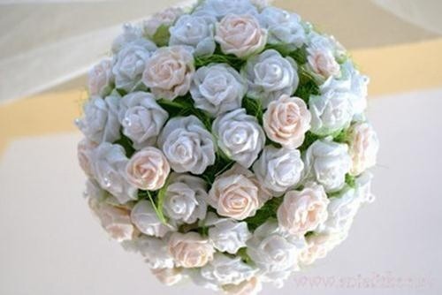 Букет с розочками из гофрированной бумаги