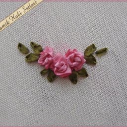 Мини-мастер-класс по вышивке объёмных розочек лентами