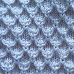 Нежный узор на спицах