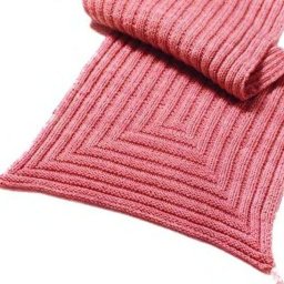 ​Шарф с геометричным узором, похожим на лабиринт