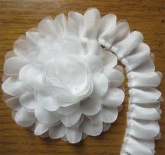 Декоративные цветочные подушки